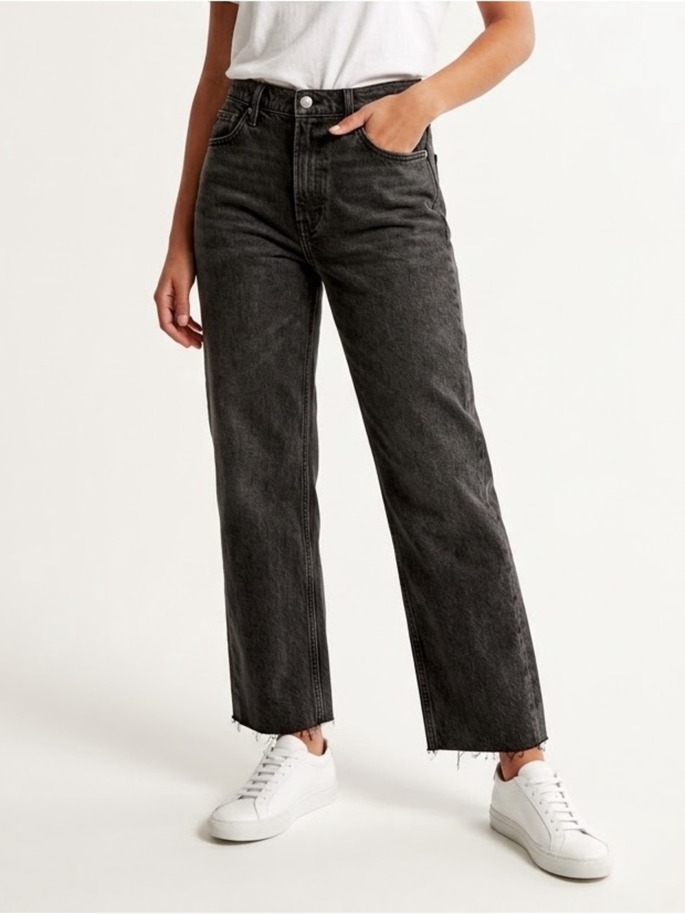 Hollister 90s Relaxed High Rise Jeans with Raw Hem 29/8 Short